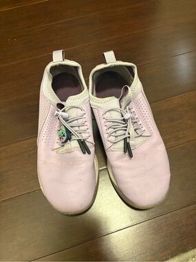 Clove Women's Lavender Slip-On Nursing Sneakers